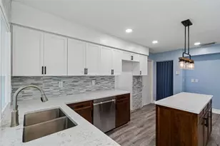 14675 Village Glen Cir, Tampa, FL 33618 - Photo 26