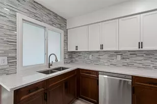 14675 Village Glen Cir, Tampa, FL 33618 - Photo 30