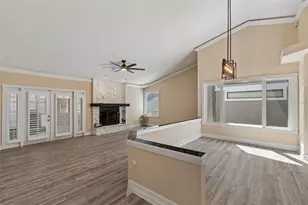 14675 Village Glen Cir, Tampa, FL 33618 - Photo 12