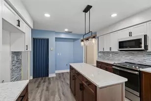 14675 Village Glen Cir, Tampa, FL 33618 - Photo 28