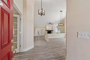 14675 Village Glen Cir, Tampa, FL 33618 - Photo 4