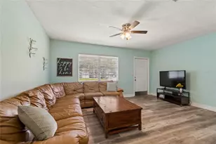 111 W Grapefruit Cir, Clearwater, FL 33763 - Photo 2