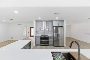 1200 80th St S, Saint Petersburg, FL 33707 - Photo 28