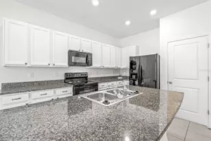 32960 Kaloko Rd, Wesley Chapel, FL 33543 - Photo 10