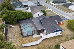 7834 Seasons Ln, New Port Richey, FL 34653 - Photo 4