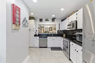 3227 Valley Oaks Dr, Tampa, FL 33618 - Photo 10