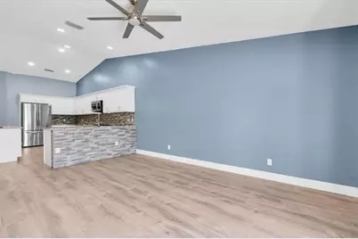 9735 Cypress Shadow Avenue, Tampa, FL 33647 - Photo 4