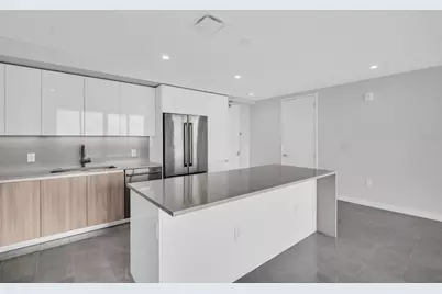 400 Central Avenue #3002, Saint Petersburg, FL 33701 - Photo 2