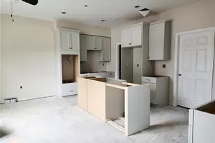 411 Shannon Ests Ct, Plant City, FL 33563 - Photo 6
