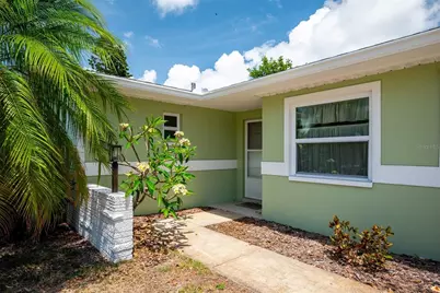 10297 Hetrick Circle E, Largo, FL 33774 - Photo 2