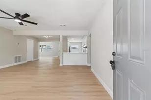 10229 N Valle Dr, Tampa, FL 33612 - Photo 6