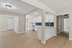10229 N Valle Dr, Tampa, FL 33612 - Photo 12