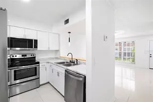 13870 Stone Mill Way, Tampa, FL 33613 - Photo 10