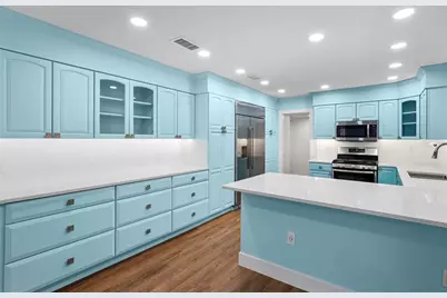402 Erie Avenue, Tampa, FL 33606 - Photo 2