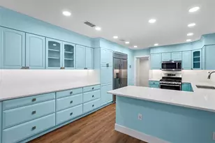 402 Erie Ave, Tampa, FL 33606 - Photo 2