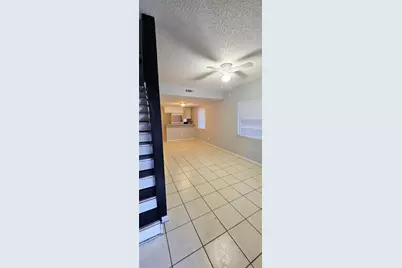 10225 N Ojus Drive, Tampa, FL 33617 - Photo 2