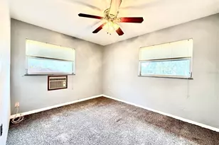 10862 Village Green Ave, Seminole, FL 33772 - Photo 18