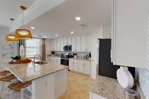 12913 Santa Monica Ct, Venice, FL 34293 - Photo 8