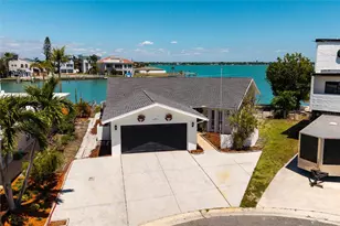 11055 4th St E, Treasure Island, FL 33706 - Photo 2
