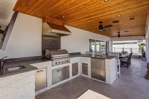 1024 44th Ave NE, Saint Petersburg, FL 33703 - Photo 14