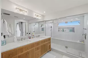 1024 44th Ave NE, Saint Petersburg, FL 33703 - Photo 8