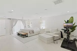 1024 44th Ave NE, Saint Petersburg, FL 33703 - Photo 6