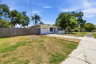 1317 Lady Marion Ln, Dunedin, FL 34698 - Photo 4