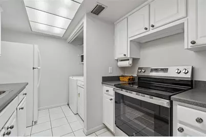 8806 Oak Circle, Tampa, FL 33615 - Photo 16