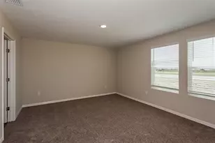 36621 Sagemoor Dr, Zephyrhills, FL 33541 - Photo 4