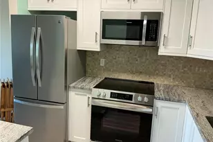 1860 Massachusetts Ave NE, Saint Petersburg, FL 33703 - Photo 10