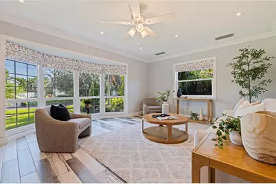 3712 Foster Hill Drive N, Saint Petersburg, FL 33704 - Photo 2