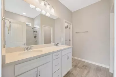 6398 Bradford Woods Drive, Zephyrhills, FL 33542 - Photo 18
