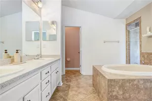 1209 Spotted Lilac Ln, Plant City, FL 33563 - Photo 18