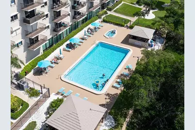 7050 Sunset Drive S #302, South Pasadena, FL 33707 - Photo 2