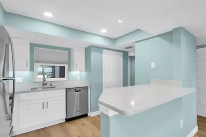 7050 Sunset Drive S #302, South Pasadena, FL 33707 - Photo 6