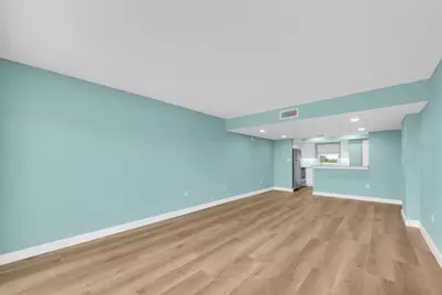 7050 Sunset Drive S #302, South Pasadena, FL 33707 - Photo 12