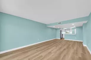 7050 Sunset Dr S, South Pasadena, FL 33707 - Photo 12
