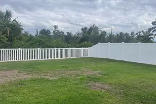 2502 Cumberland Cliff Dr, Ruskin, FL 33570 - Photo 14