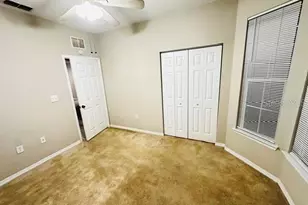 10106 Courtney Oaks Cir, Tampa, FL 33619 - Photo 12