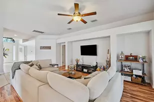 4641 Rolling Green Dr, Wesley Chapel, FL 33543 - Photo 6