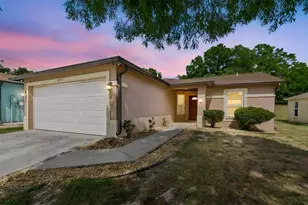 8445 N River Dune St, Tampa, FL 33617 - Photo 1