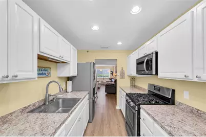 2960 59th Street S #105, Gulfport, FL 33707 - Photo 12