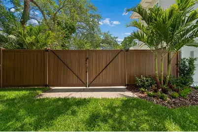 4601 S Esperanza Avenue, Tampa, FL 33611 - Photo 32