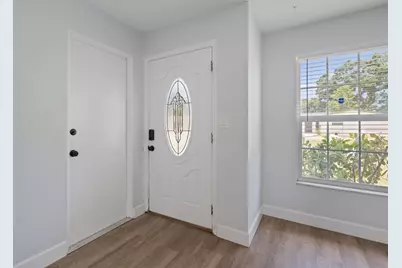 5690 6th Street S, Saint Petersburg, FL 33705 - Photo 4