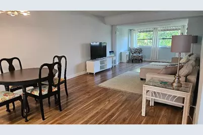 9950 47th Avenue N #303, Saint Petersburg, FL 33708 - Photo 2