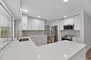 6305 Cottonwood Ln, Apollo Beach, FL 33572 - Photo 22