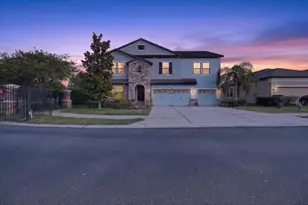 1389 Heritage Landings Dr, Lakeland, FL 33805 - Photo 1