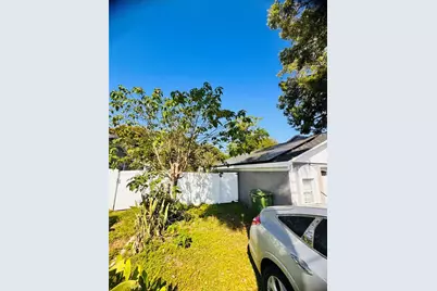 8710 N Tangerine Place, Tampa, FL 33617 - Photo 10