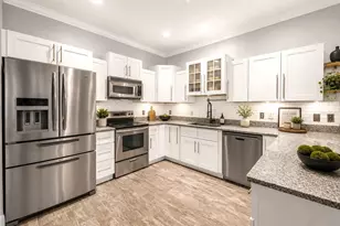 409 Barcelona Dr, Saint Petersburg, FL 33716 - Photo 4