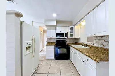 7018 54th Avenue N, Saint Petersburg, FL 33709 - Photo 2